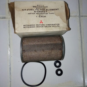 FILTER SOLAR BAWAH MITSUBISHI UNTUK MITSUBISHI COLT DIESEL 6D141A FM 215 FUSO PS 100 PS 135 PS 120 HINO DUTRO 130 PN ME046010