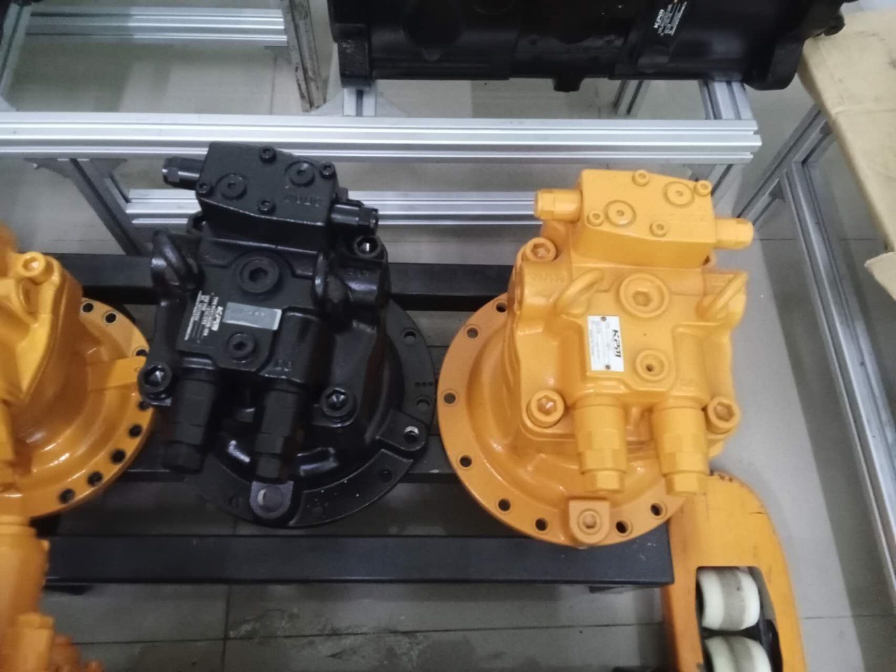 swing motor SK200-8 SY135 SY215 Original KPM Kawasaki Made in Jepang swing motor SK200-8 SY135 SY215 Original KPM Kawasaki Made in Jepang