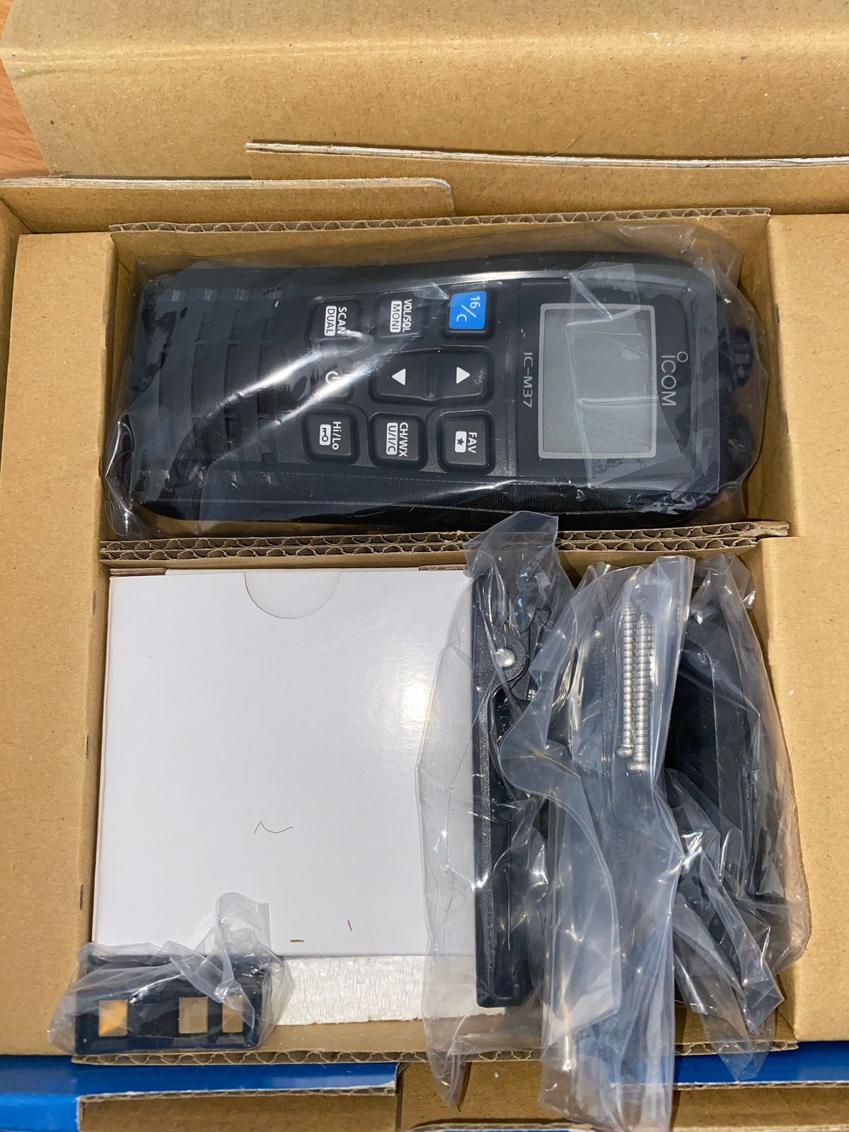 HANDLE MARINE RADIO ICOM IC-M37 (2)