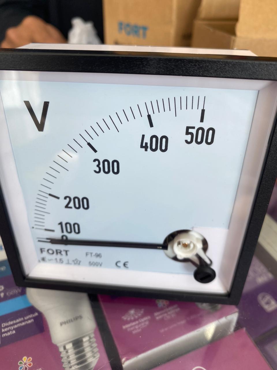 VOLTAGE METER 500V