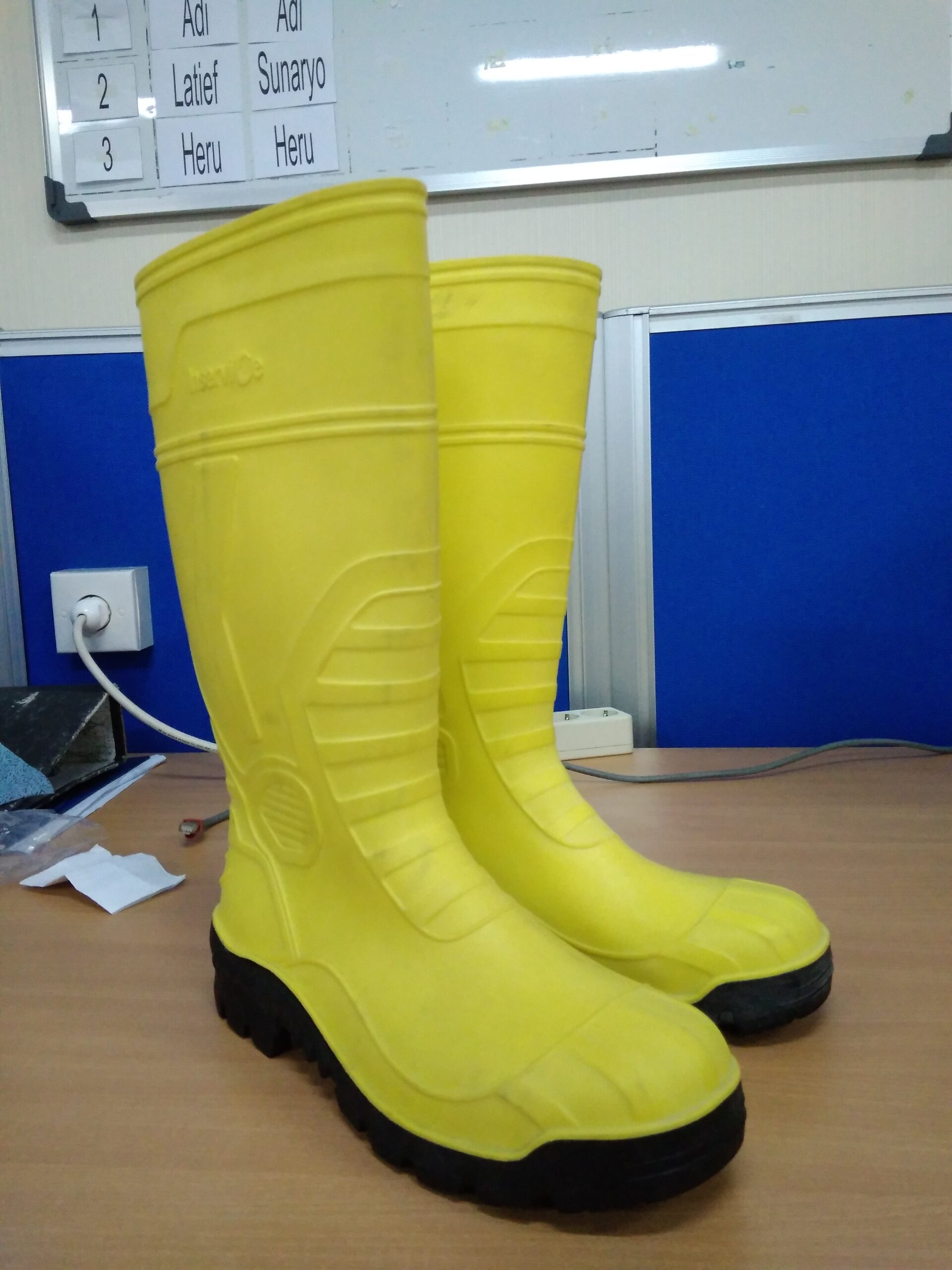 Sepatu Boot Sepatu Safety PVC Rubber Boot INSERVICE S4 - 43