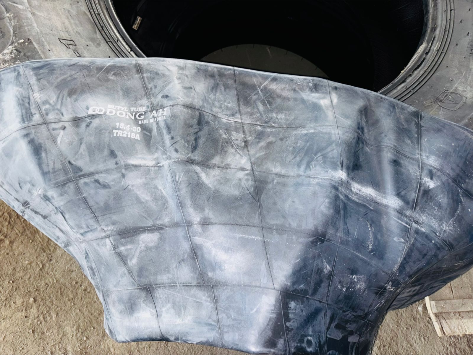 BAN DALAM BELAKANG TRAKTOR DONGAH-KOREA UK 18.4X30