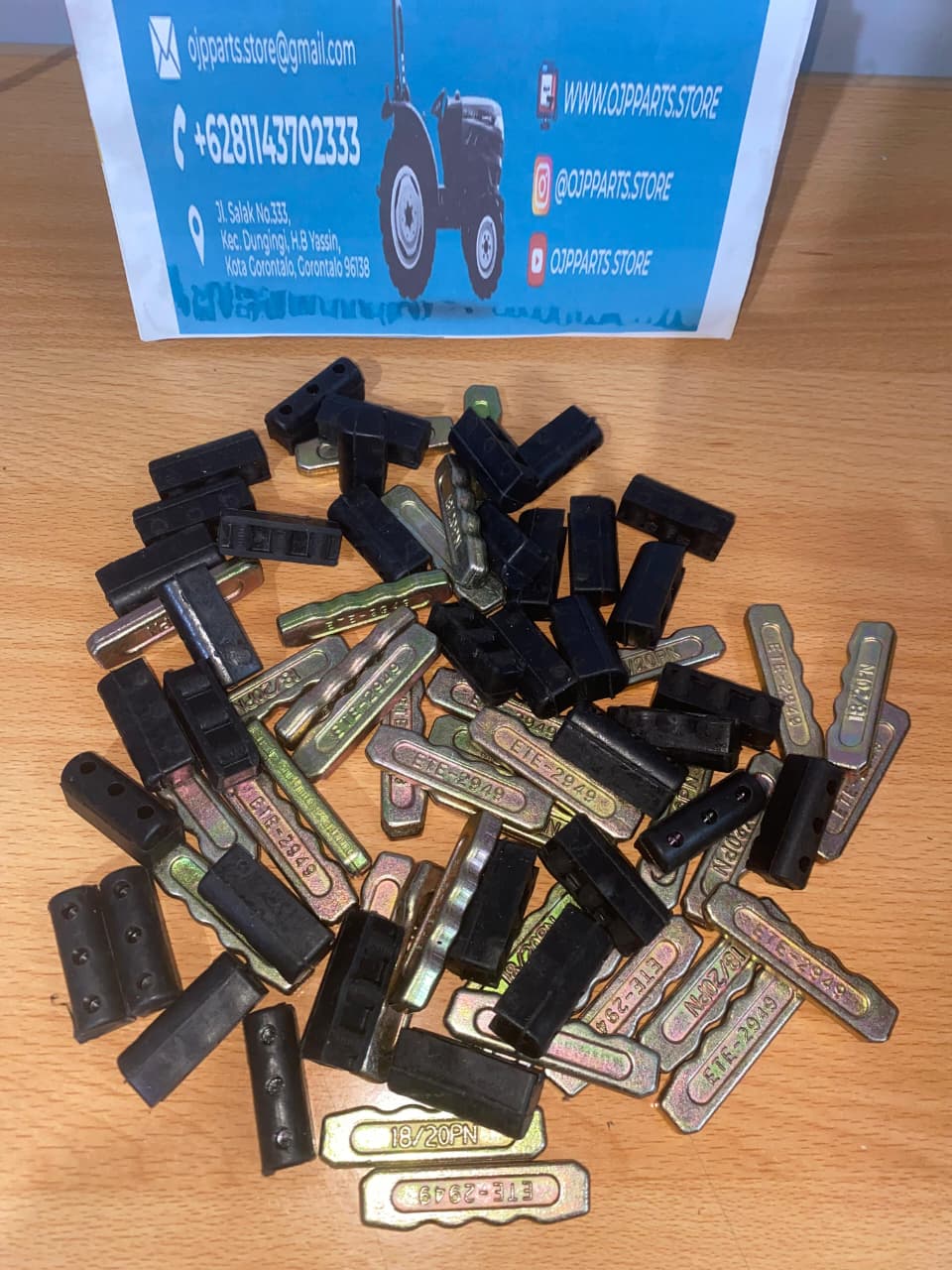 PIN LOCKING PLUGH RUBBER Excavator Kubota U50 SET PN 68000-3174-0+ 68000-3173-0