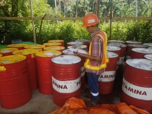 SUPLAI OLI DRUM PERTAMINA DAN OLI DRUM SHELL KE PELANGGAN PABRIK 3