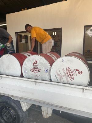 SUPLAI OLI DRUM PERTAMINA KE PELANGGAN PABRIK 4