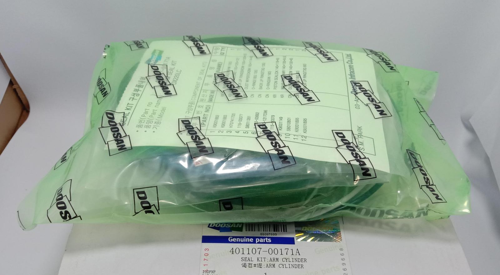 Seal Kit Arm Cylinder Doosan DX225 PN 401107-00197A