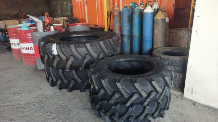 DISTRIBUSI PENJUALAN BAN HEAVY DUTY KE PELANGGAN B TO B