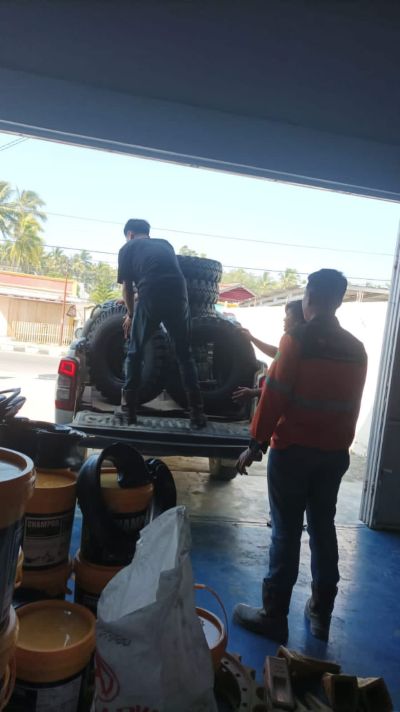 Penjualan Pengiriman Ban Heavy Duty Ke Pelanggan Kebun